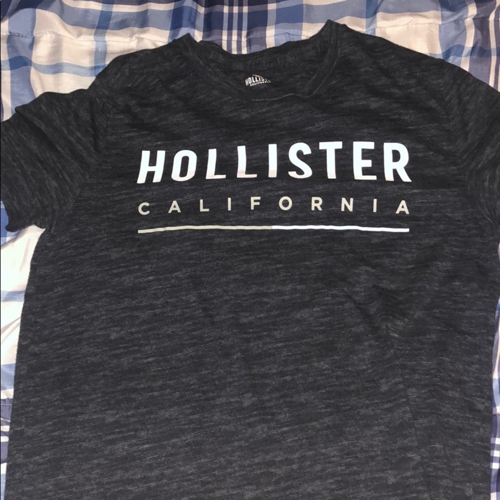 Hollister tee
